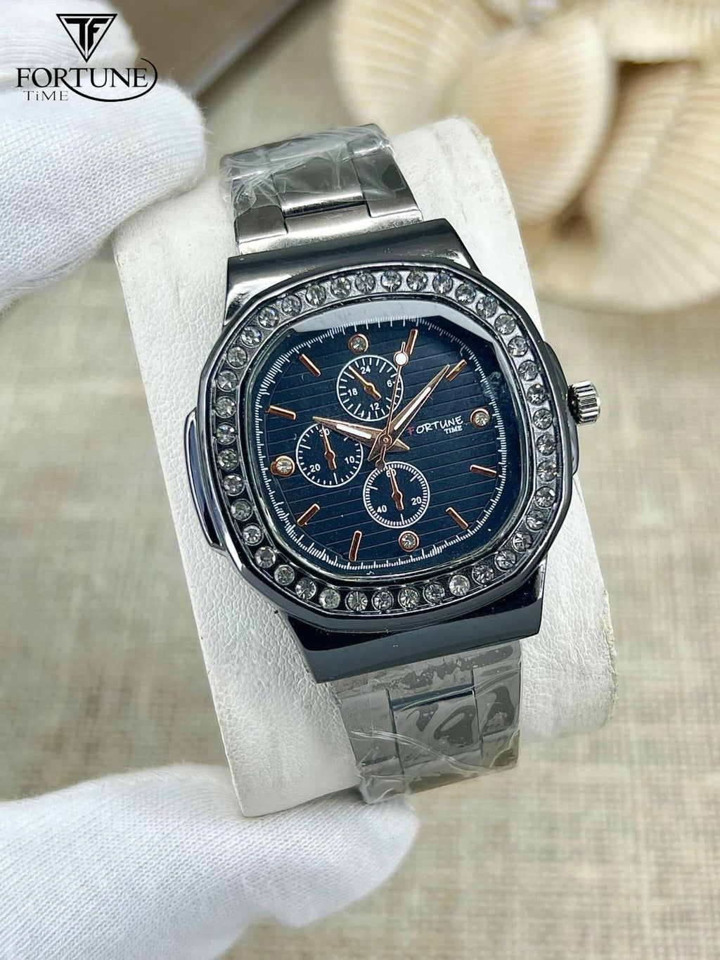 Elegant Women’s Square Quartz Watch – Water-Resistant Chain Strap (Black)